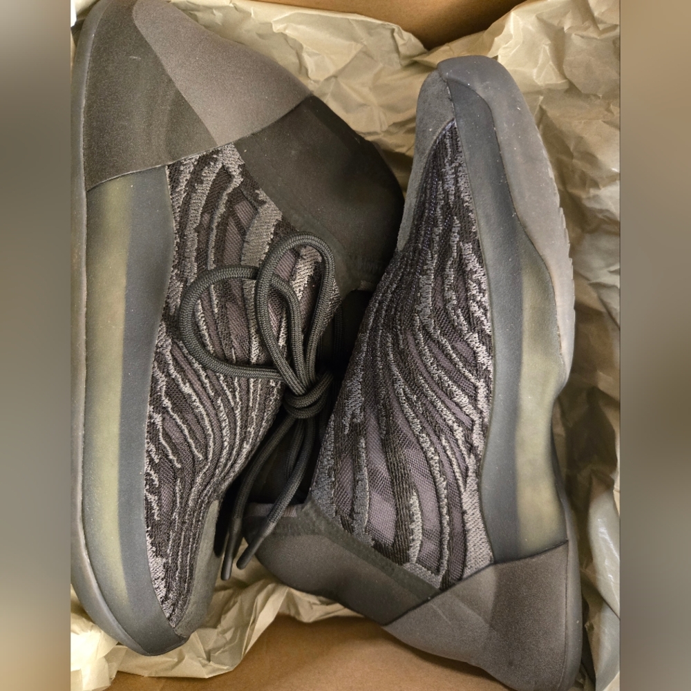 Yeezy Basketball Shoes Stylish Black Patterned Women's Shoes